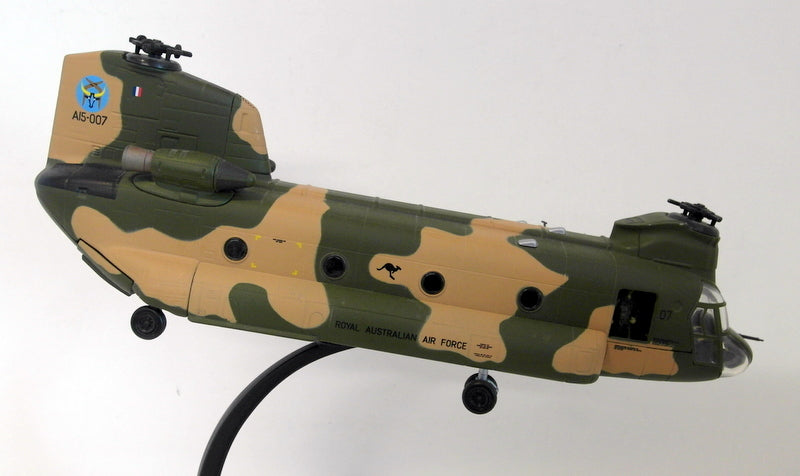 Corgi 1/72 AA34205 Boeing Vertol CH-47C Chinook 12Sqn Australian