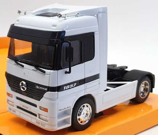 Welly 1/32 Scale Model Car 32280W - Mercedes Benz Actros - White