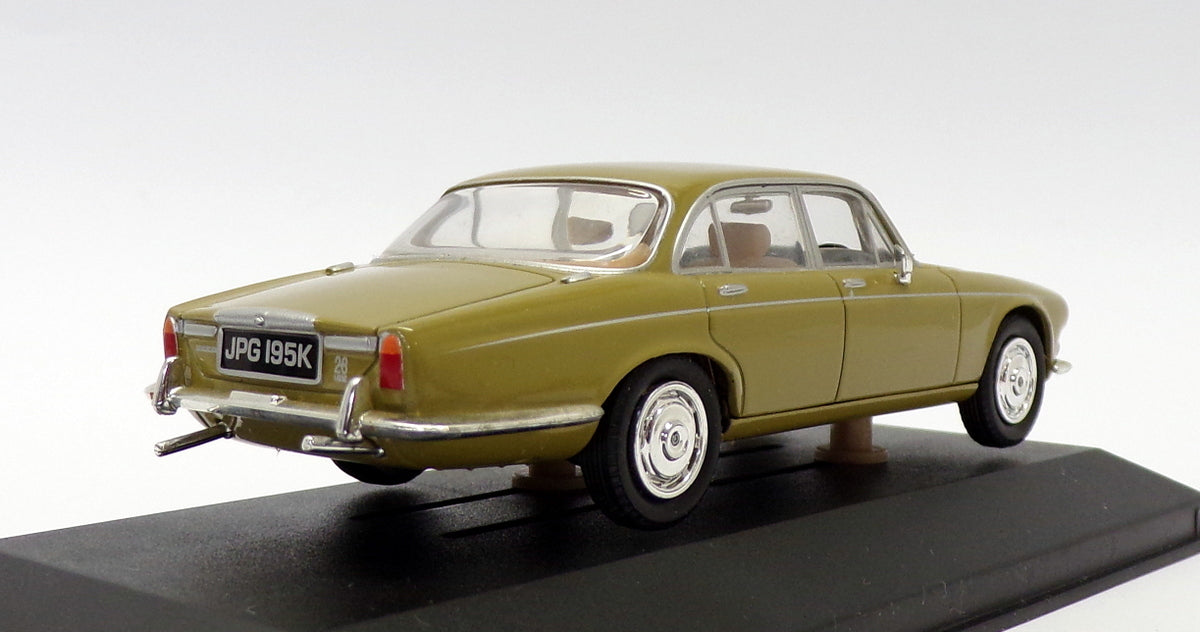 Vanguards 1/43 Scale VA08804 - Daimler Sovereign - Greensand