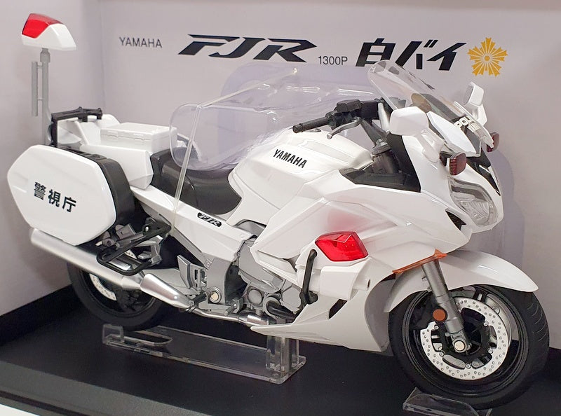 Aoshima 1/12 Scale Model Motorcycle 1067853600 - Yamaha FJR 1300P - White