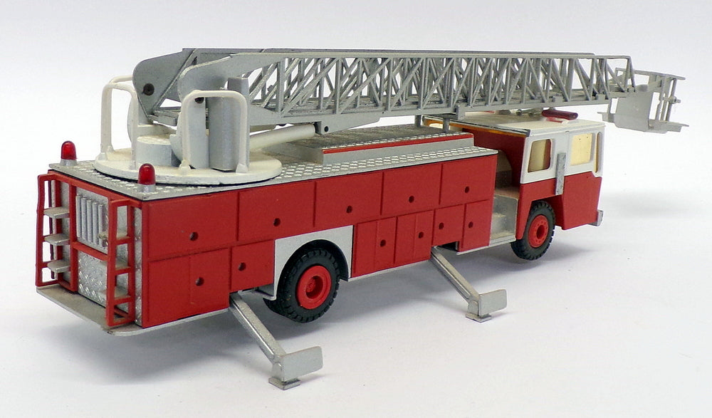 Conrad 1/50 Scale 5502 - E-One Fire Engine Truck Rescue Ladder