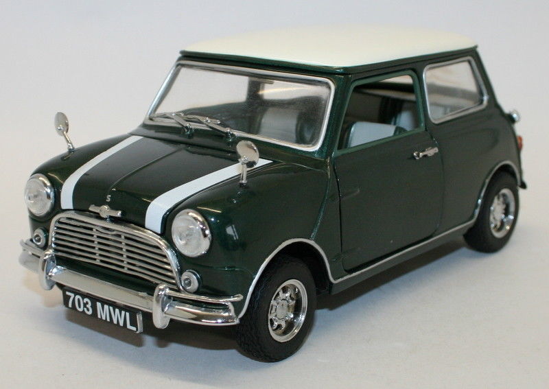 Corgi 1/18 Scale Metal Model Car 99595 - Morris Mini Cooper Saloon - BR Green
