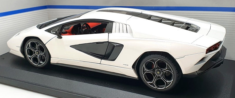 Maisto 1/18 Scale Diecast 31459 - Lamborghini Countach LPI 800-4 - White