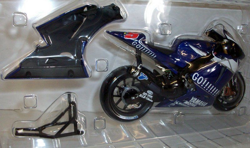Minichamps 1/12 Scale 122 053005 Yamaha YZR-M1 Gauloises Colin Edwards Moto GP