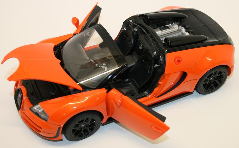 Rastar 1/18 Scale Model 43900 - Bugati Veyron 16.4 Grand Sport Vitesse - Orange