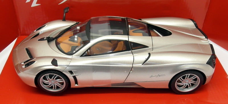 Mondo Motors 1/18 Scale - 501120 Pagani Huayra Gold Metallic