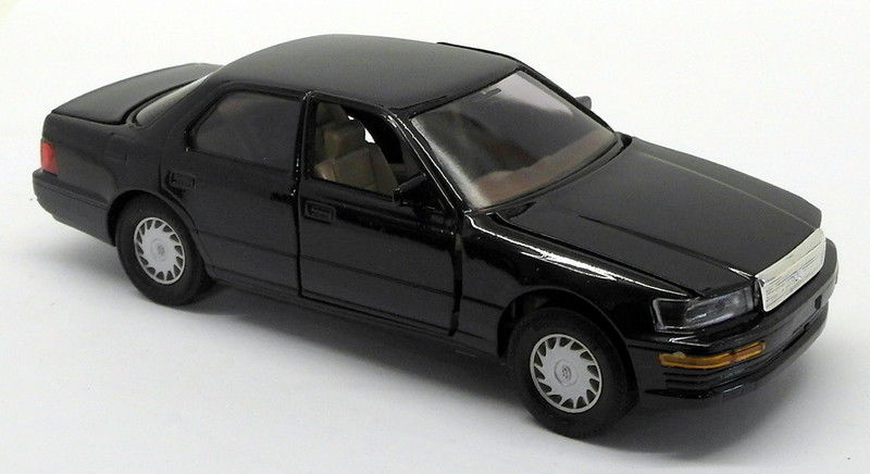 Diapet 1/30 Scale Diecast SV-17 - Toyota Celsior 4000 - Black