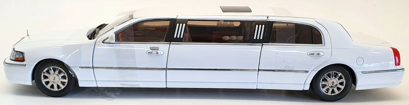 Sunstar 1/18 Scale Model Car 4201 - 2003 Lincoln Town Car Limousine - White