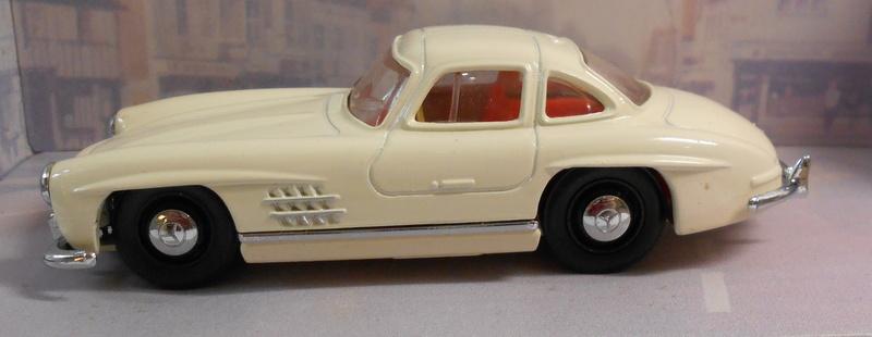 Dinky 1/43 Scale Diecast Model DY-12 1955 MERCEDES BENZ 300SL GULLWING WHITE