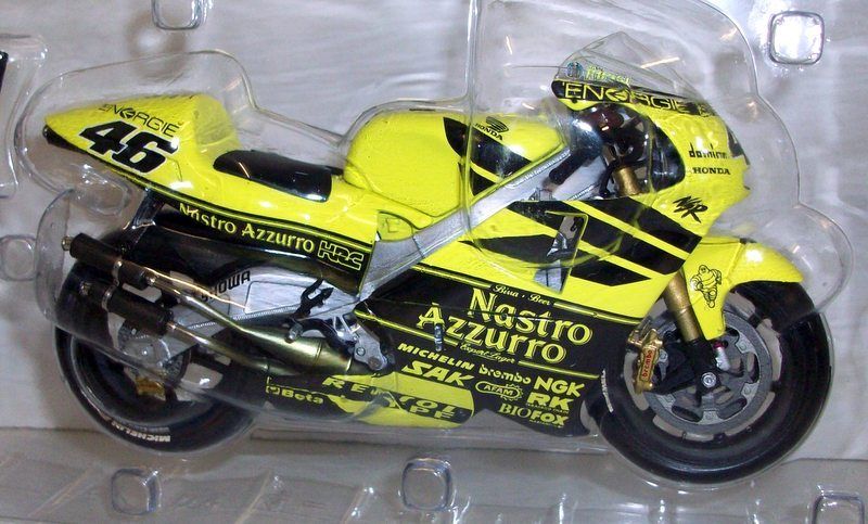 Minichamps 1/12 Scale 122 016946 Honda NSR 500 Nastro pre season testbike 2001