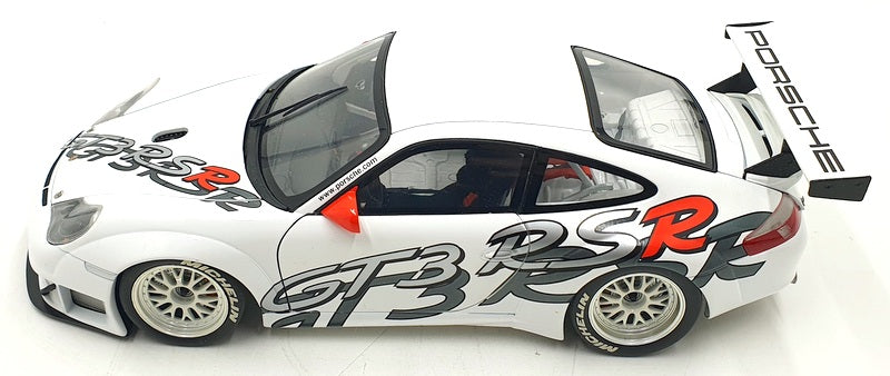 Minichamps 1/18 Scale WAP 021 602 15 - Porsche 911 GT3 RSR - White