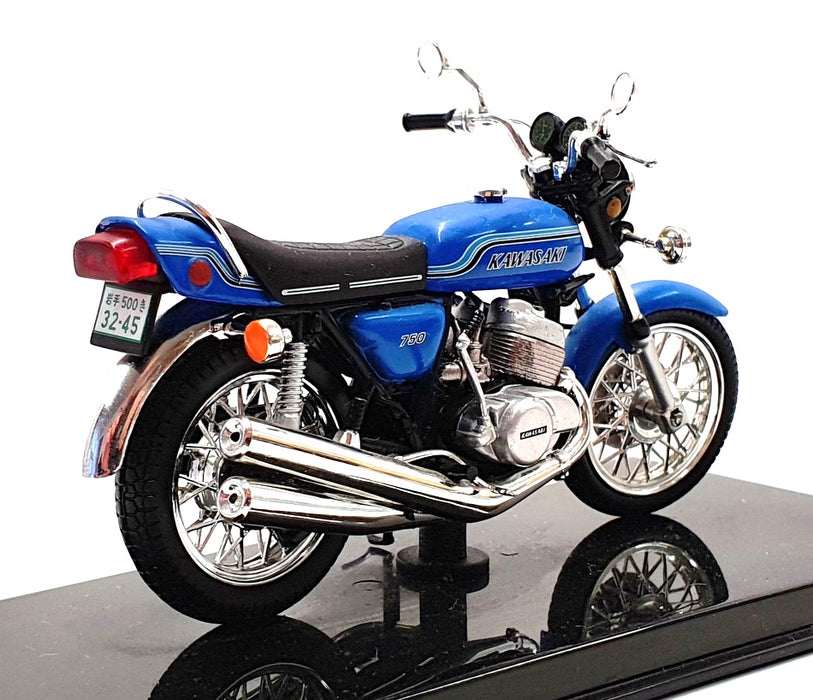 Atlas Editions 1/24 Scale 4 658 111 - 1969 Kawasaki Mach IV Motorbike - Blue