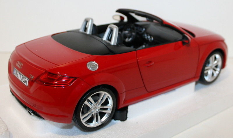 Minichamps 1/18 Scale - 501.14.005.25 - Audi TT Roadster 3rd Gen - Tango Red