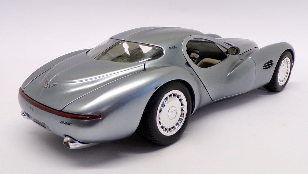 Guiloy 1/18 Scale Model Car 68572 - Chrysler Atlantic - Light Blue