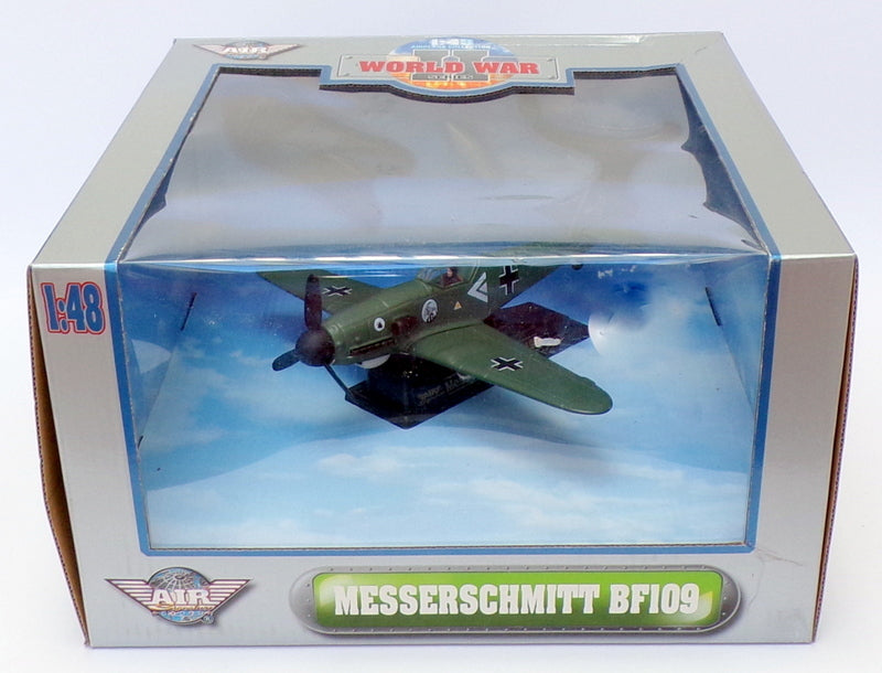Yat Ming 1/48 Scale WW II Series 99078 - Messerschmitt BF109 Aircraft - Green