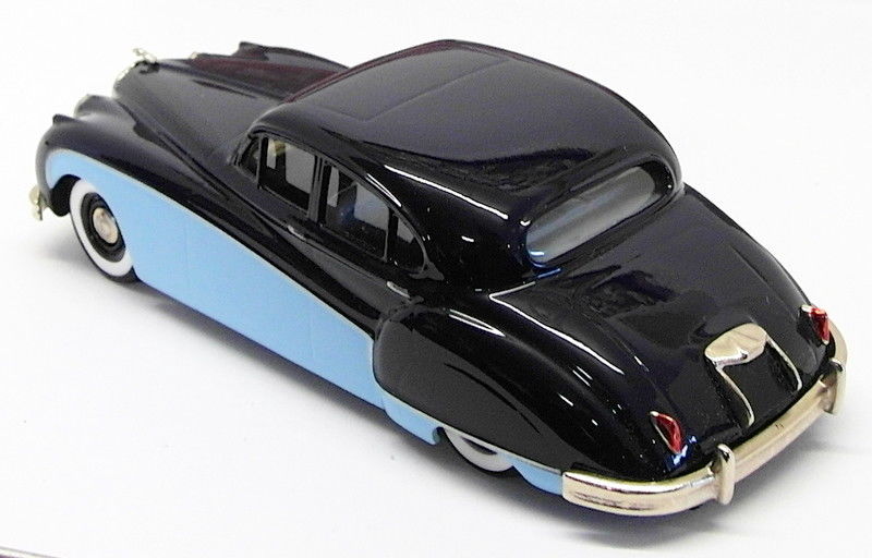 Milstone Miniatures 1/43 Scale Model Car GC28TT - Jaguar Mk8 - 2-Tone Blue