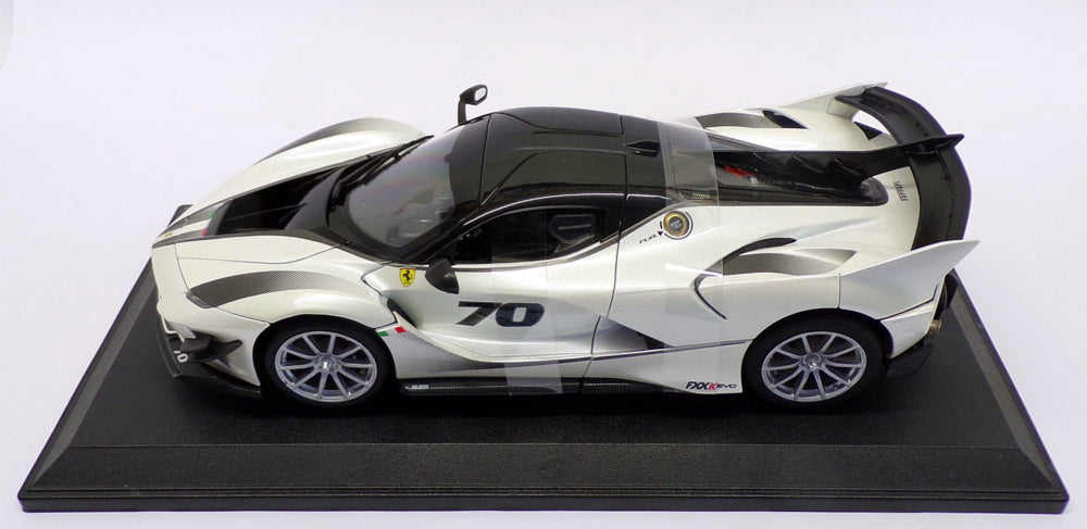 Burago 1/18 Scale Model Car 18-16012 - Ferrari FXX-K Evo - White/Black