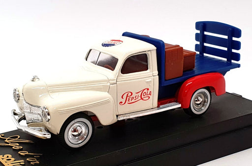Solido 1/43 Scale 4427 - Dodge Plateau Truck "Pepsi Cola" - White/Blue
