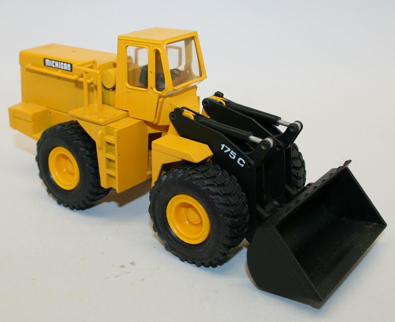 Conrad 1/50 Scale Diecast Metal Model - 2885 - Clark Michigan 175C Loader