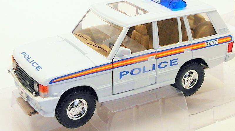 Road Signature 1/24 Scale Diecast Model Car 93024 - Police Range Rover