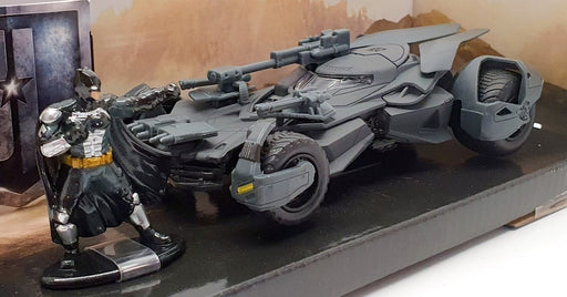 Jada 1/43 Scale Model Car 31706 - Justice League Batmobile & Batman