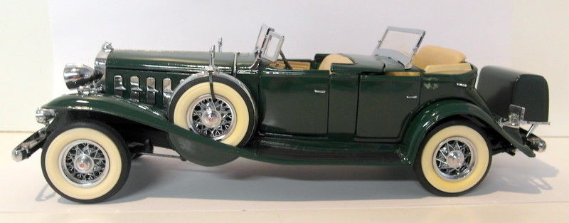 Danbury Mint 1/24 Scale Diecast - 33 1932 Cadillac V-16 Sport Phaeton Green