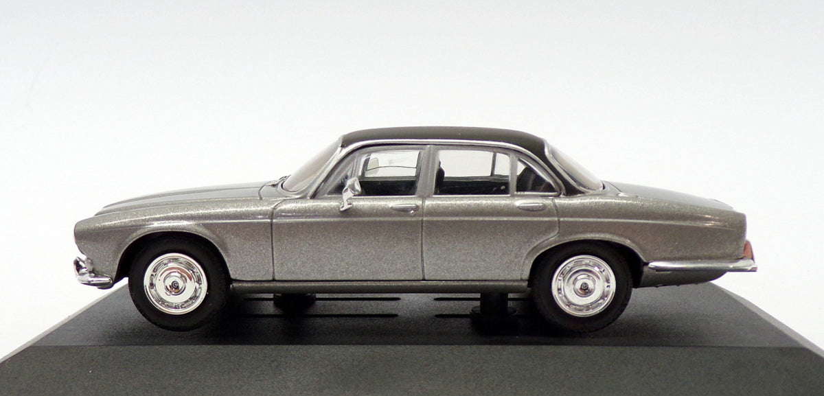 Vanguards 1/43 Scale VA08802 - Daimler Sovereign - Light Silver