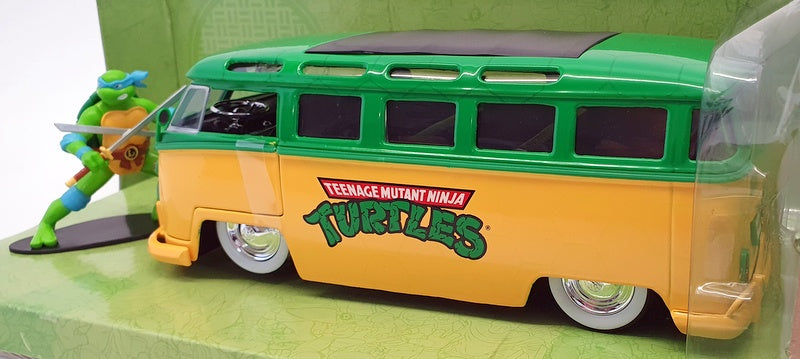 Jada 1/24 Scale 31786 - 1962 Volkswagen Bus & Leonardo Teenage Mutant Turtles