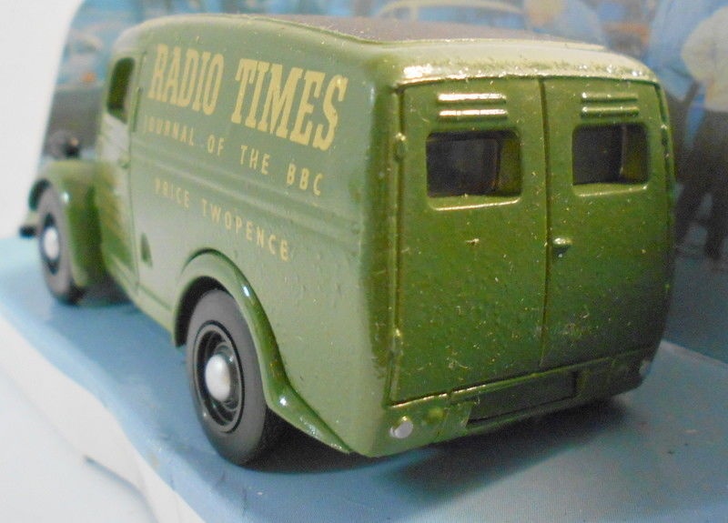Dinky 1/43 Scale Diecast Model DY-4 FORD E83W 10 CWT VAN RADIO TIMES