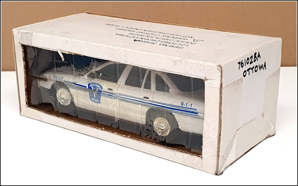 Motormax 1/24 Scale 76102BA - Ford Crown Victoria Police - Ottowa