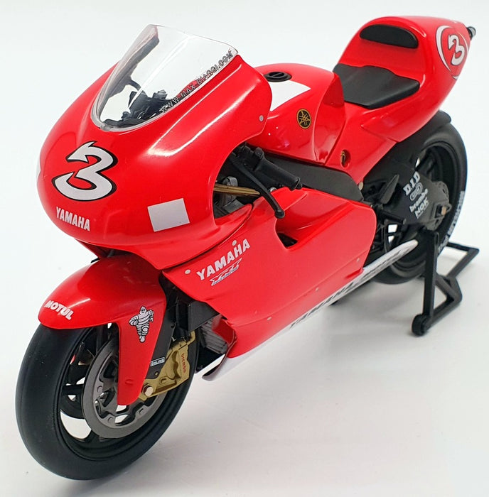 Minichamps 1/12 Scale 122016303 - Yamaha YZR 500 Max Baggi 500cc GP 2001 - Red