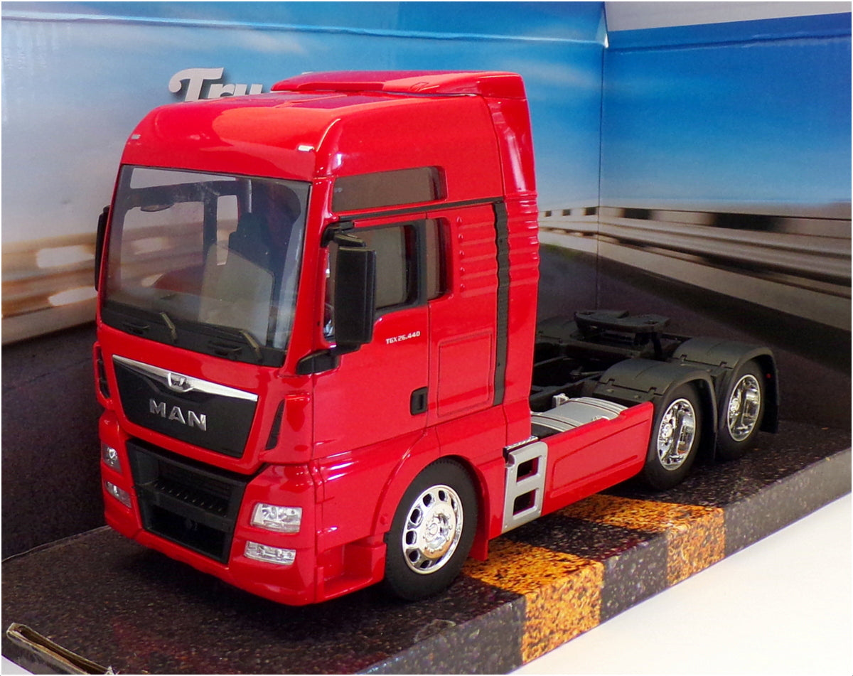 Welly 1/32 Scale Truck 32650L-W - MAN TGX - Red