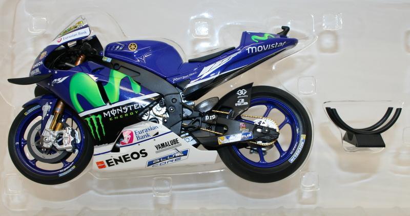Minichamps 1/12 122 163046 Yamaha YZR-M1 Valentino Rossi