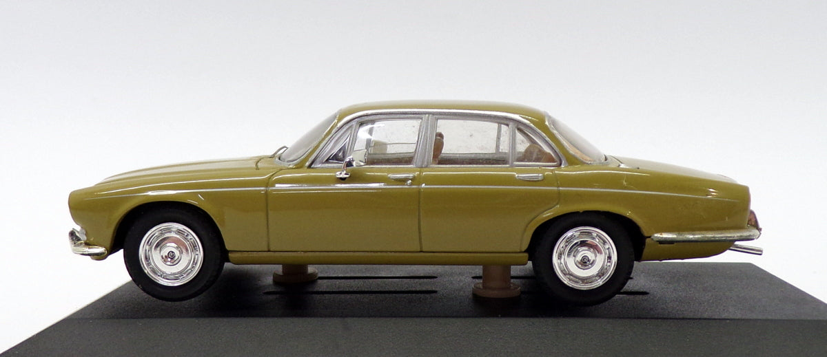 Vanguards 1/43 Scale VA08804 - Daimler Sovereign - Greensand