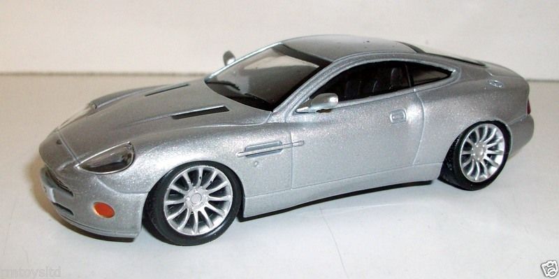 ALTAYA 1/43 - MAG90 ASTON MARTIN VANQUISH V12 - SILVER