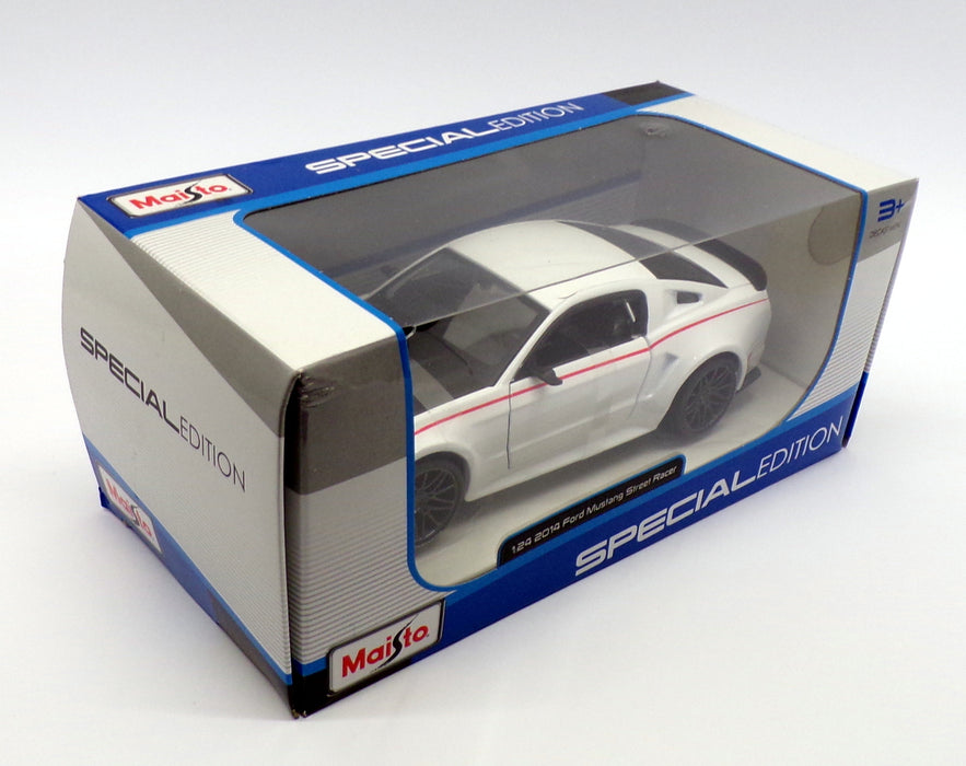 Maisto 1/24 Scale 31506W - 2014 Ford Mustang Street Racer - White