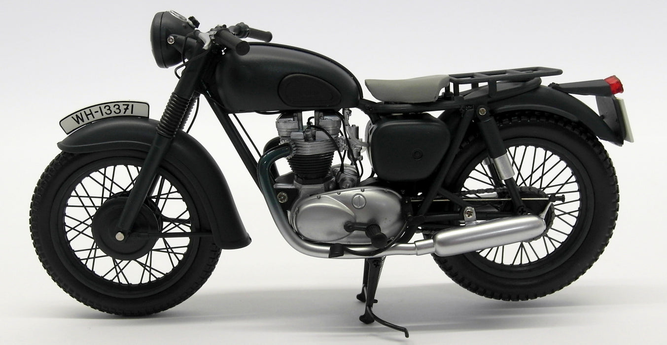 Minichamps 1/12 Scale Diecast 122 133500 Triumph TR6 Steve McQueen Great Escape