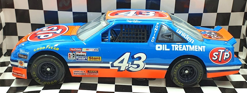 Ertl 1/18 Scale Diecast 7582 - Pontiac NASCAR 7&7 STP #43 Earnhardt/Petty