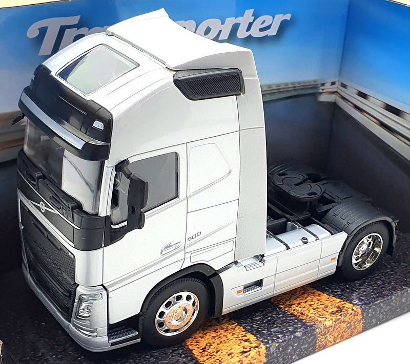 Welly 1/32 Scale Diecast 32690S-W - Volvo FH Truck - Silver