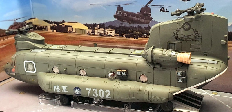 Forces of Valor 1/72 Scale 821005B - ROCA Boeing Chinook CH-47SD