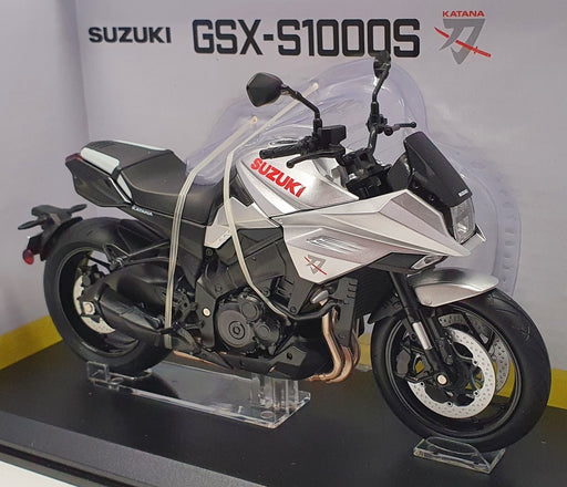 Aoshima 1/12 Scale Motorcycle 106174-2700 - Suzuki GSX S1000S - Black/Silver