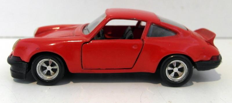 Solido - 1/43 Scale diecast - 24 Porsche Carerra red