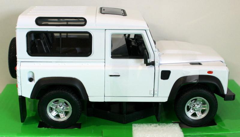 Welly NEX 1/24 Scale 22498W - Land Rover Defender - White
