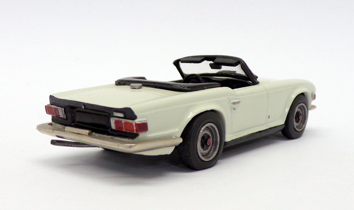 K&R Replicas 1/43 Scale K23W - 1973 Triumph TR6 Convertible - White