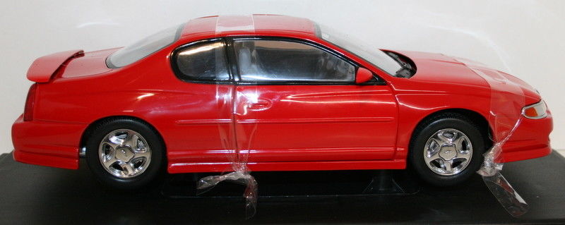 Sunstar 1/18 Diecast - 1987 - 2000 Chevrolet Monte Carlo SS - Torch Red