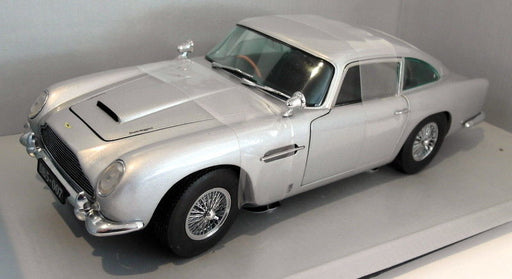 Chrono 1/18 Scale Diecast  - H1005 Aston Martin DB5 1963 Silver 007 Plates