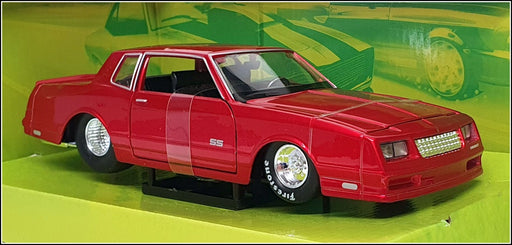 Maisto 1/24 Scale 32530 - 1986 Chevrolet Monte Carlo SS - Met Red