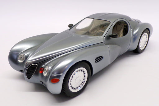 Guiloy 1/18 Scale Model Car 68572 - Chrysler Atlantic - Light Blue