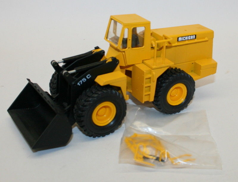 Conrad 1/50 Scale Diecast Metal Model - 2885 - Clark Michigan 175C Loader