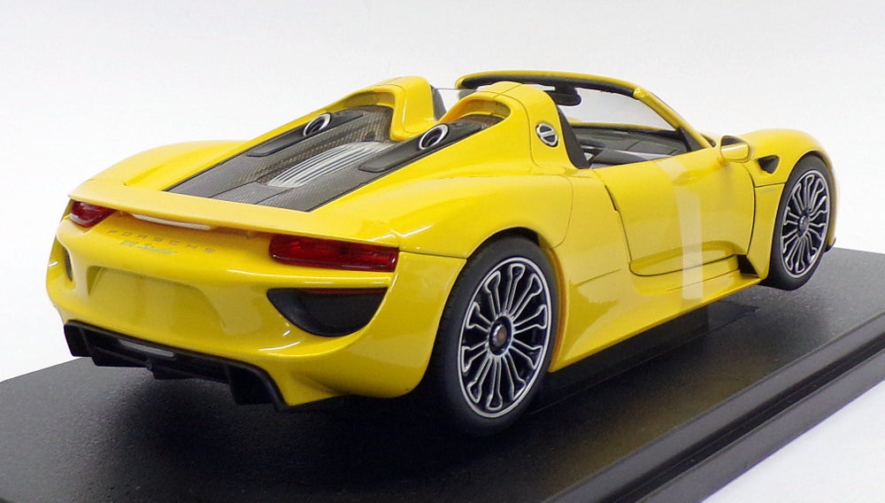 Welly 1/18 Scale Model Car 18051W - Porsche 918 Spyder - Yellow
